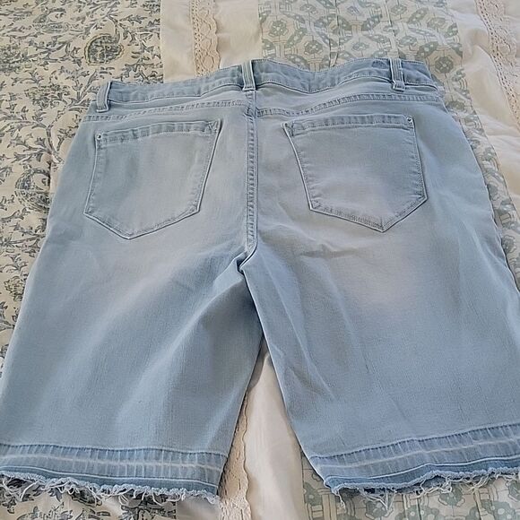 Kensie 12 washed Distressed Light Blue and faded jean shorts Longer Length - Picture 9 of 11